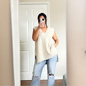 Vince Camuto Cream Sleeveless V-Neck Knit Sweater Vest